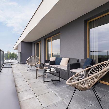 Stylowy Apartament Z Dwiema Sypialniami Balkonem I Parkingiem By Noclegi Renters カトヴィツェ エクステリア 写真