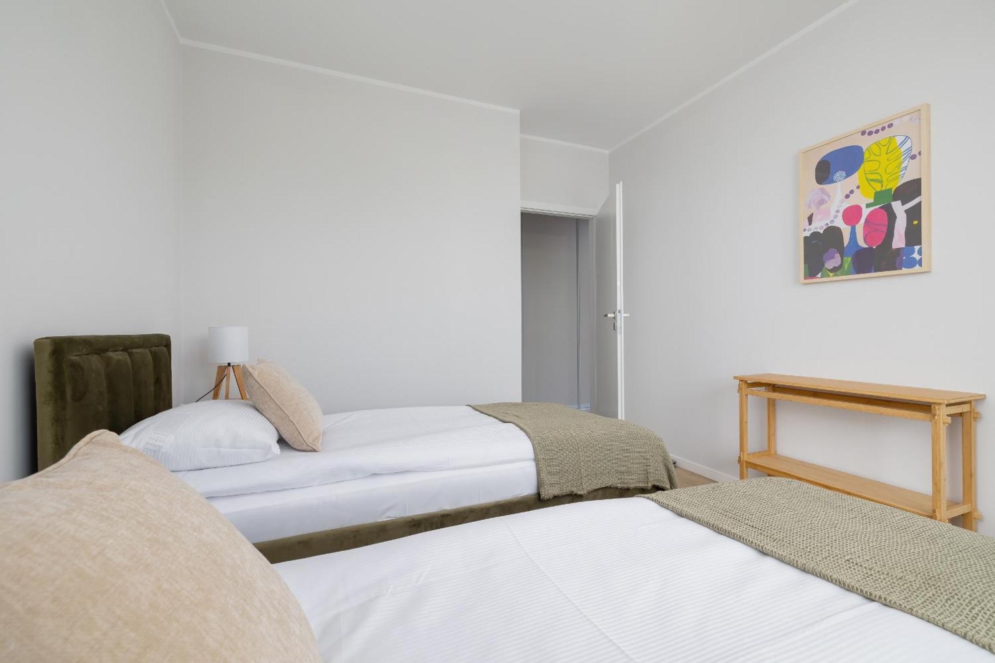 Stylowy Apartament Z Dwiema Sypialniami Balkonem I Parkingiem By Noclegi Renters カトヴィツェ エクステリア 写真