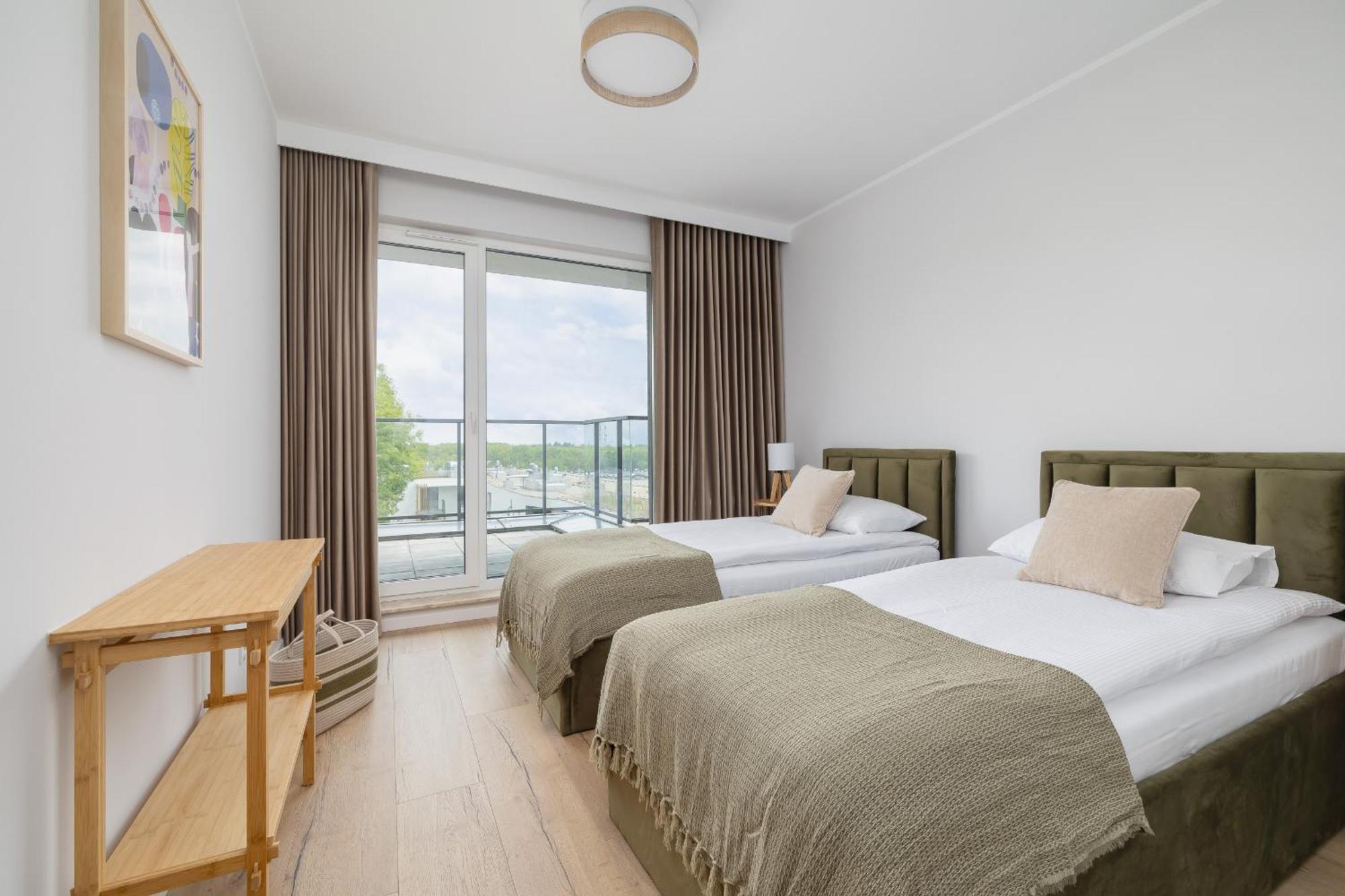 Stylowy Apartament Z Dwiema Sypialniami Balkonem I Parkingiem By Noclegi Renters カトヴィツェ エクステリア 写真
